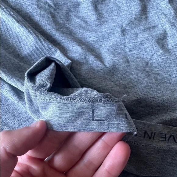 Lululemon Metal Vent Tech Short Sleeve Grey - Picture 3 of 3